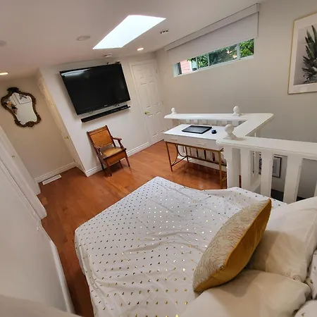 Downtown Toronto House Central 2Bed 2Bath Subway Free Parking-3